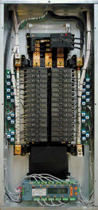Шкаф с установленным многофидерным измерителем SATEC BFM136